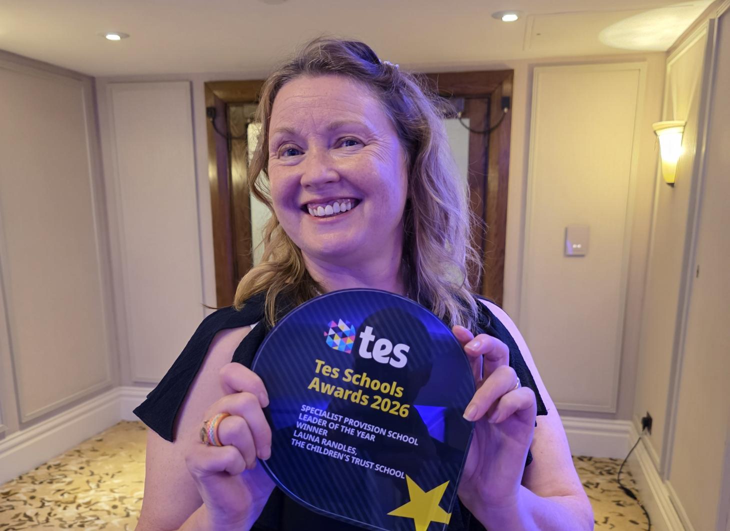 Launa Randles, Headteacher, with Tes award
