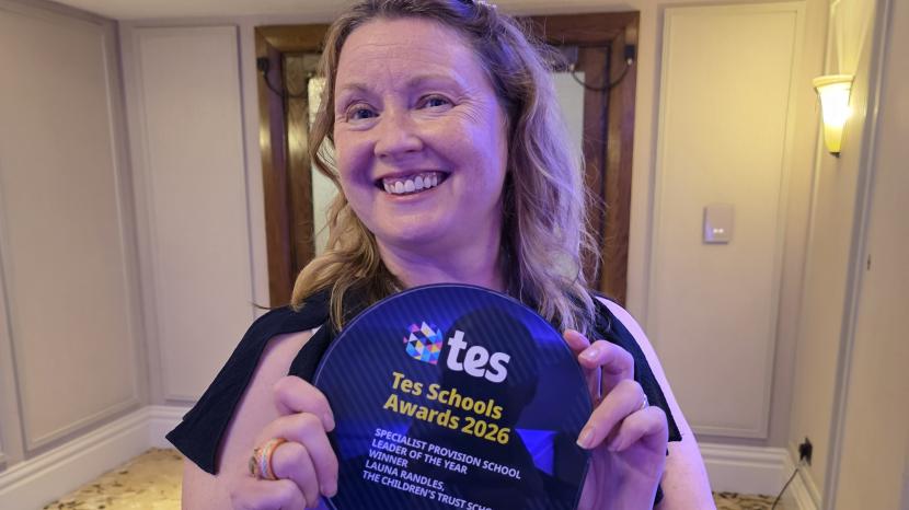 Launa Randles, Headteacher, with Tes award
